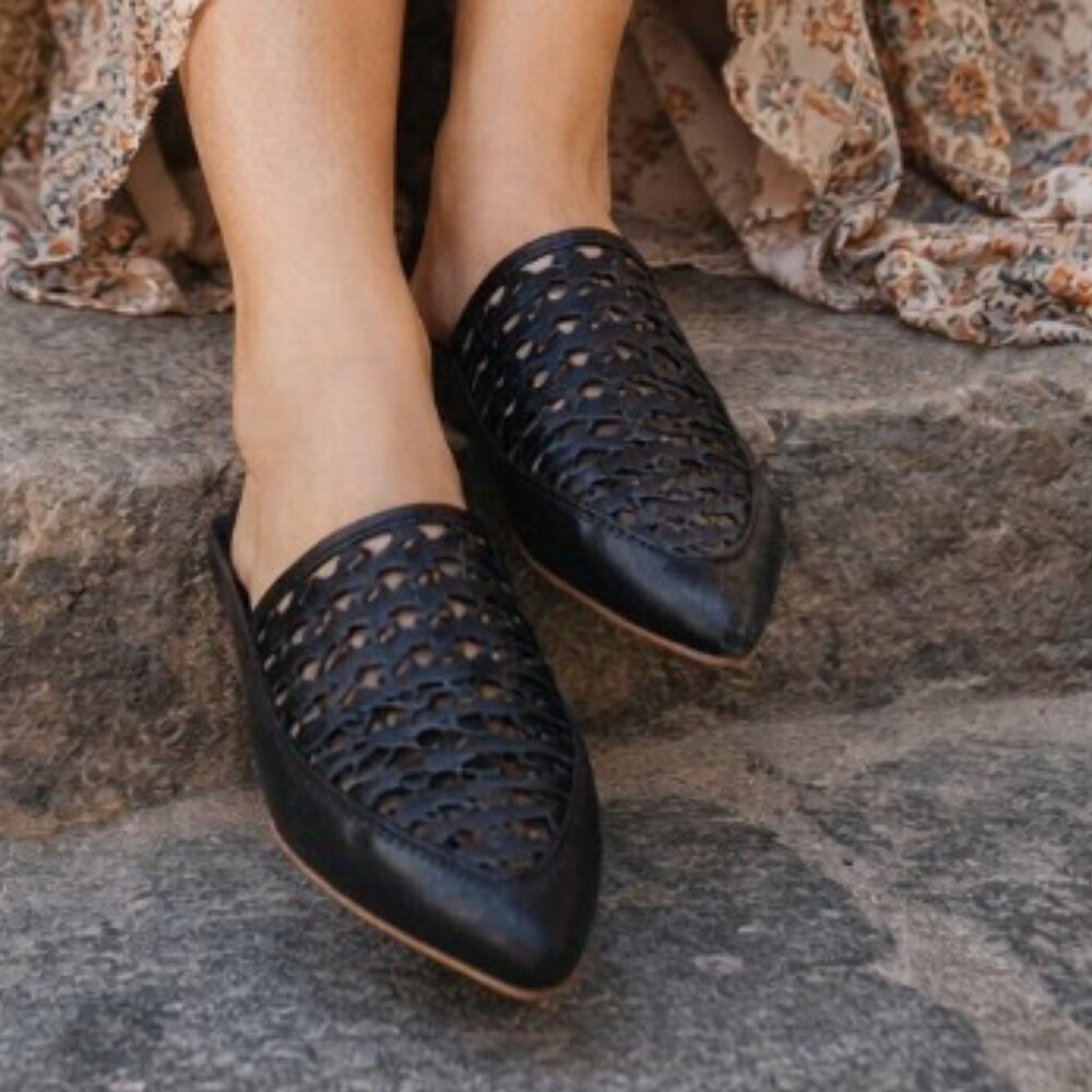 Matt Bernson Virtuoso Hand Woven Basket Weave Black Leather Flat Slip-On Mule